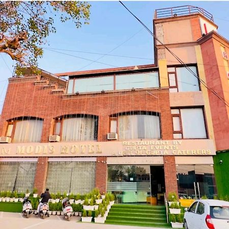 Modi Hotel & Resorts Pinjaur Экстерьер фото