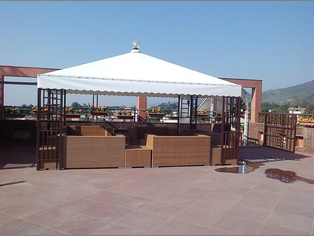 Modi Hotel & Resorts Pinjaur Экстерьер фото